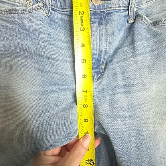 DKNY•SOHO Skinny•SIZE 8•slight distressing•Pre-Loved•good condition (13) - Picture 9 of 11